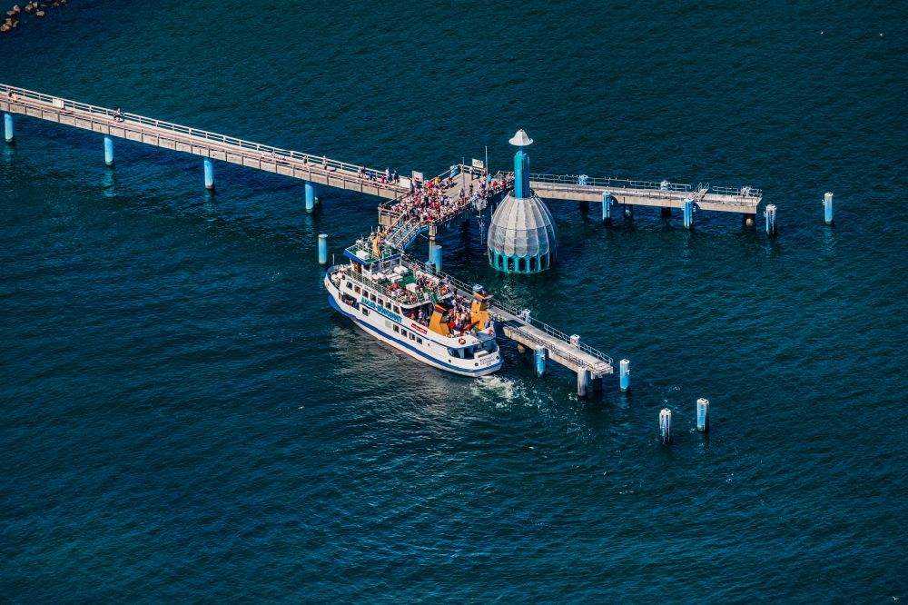 Luftbild Ostseebad Sellin - Konstruktion der Seebrücke über der Ostsee in Ostseebad Sellin im Bundesland Mecklenburg-Vorpommern, Deutschland