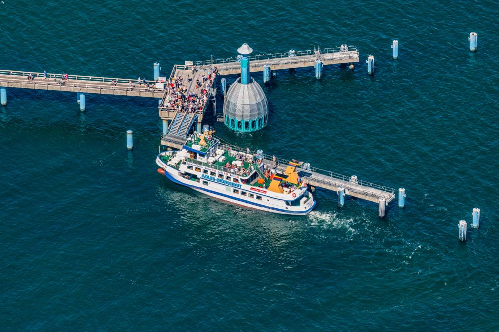 Luftaufnahme Ostseebad Sellin - Konstruktion der Seebrücke über der Ostsee in Ostseebad Sellin im Bundesland Mecklenburg-Vorpommern, Deutschland