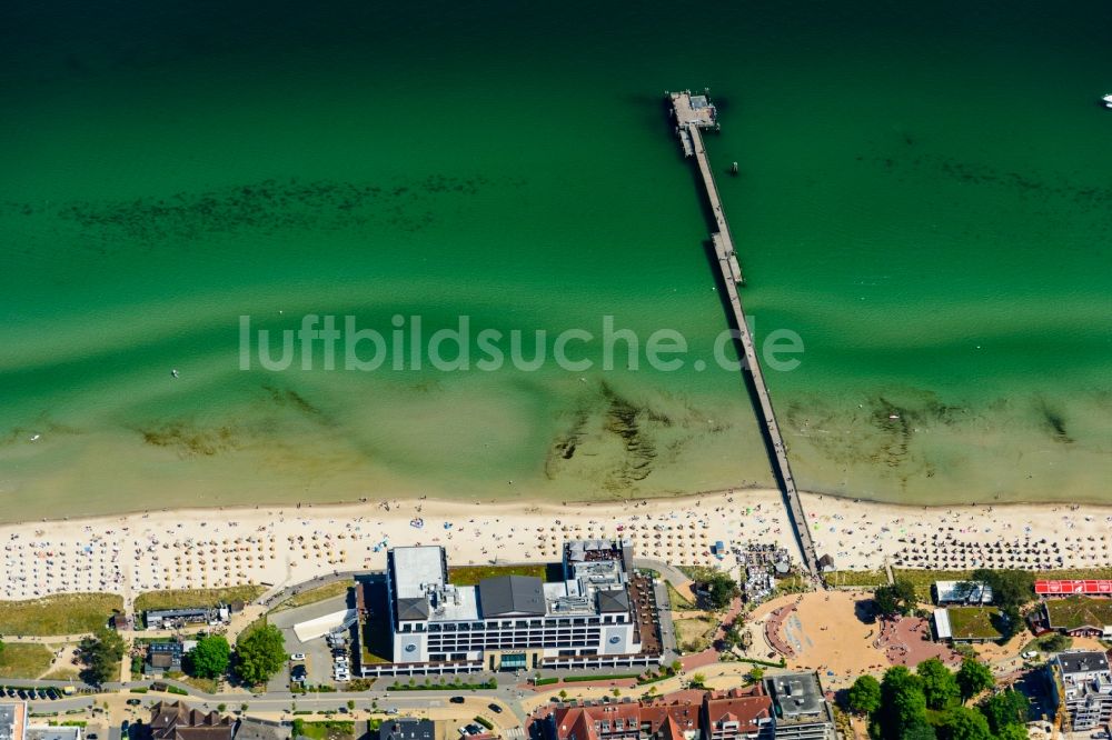 Luftaufnahme Scharbeutz - Konstruktion der Seebrücke über der Ostsee in Scharbeutz im Bundesland Schleswig-Holstein, Deutschland
