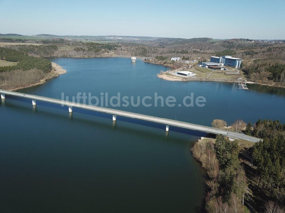Luftaufnahme Zeulenroda-Triebes - Konstruktion der Seebrücke über den Talsperrensee in Zeulenroda-Triebes im Bundesland Thüringen, Deutschland
