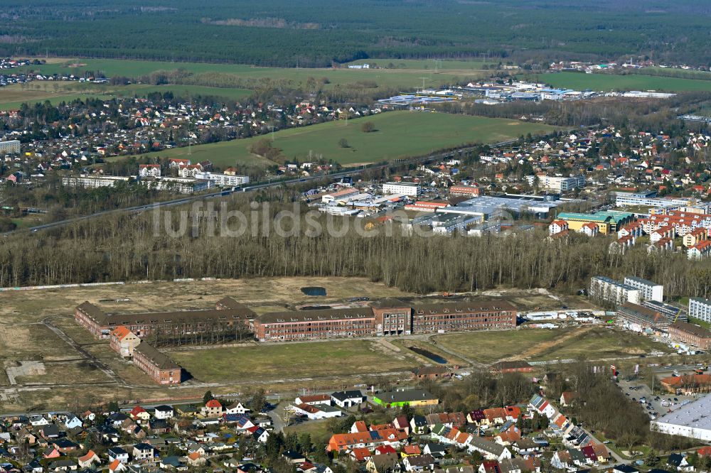 Luftbild Bernau - Konversions- Baustelle Gebäudekomplex der ehemaligen Militär- Kaserne im Ortsteil Lindow in Bernau im Bundesland Brandenburg, Deutschland