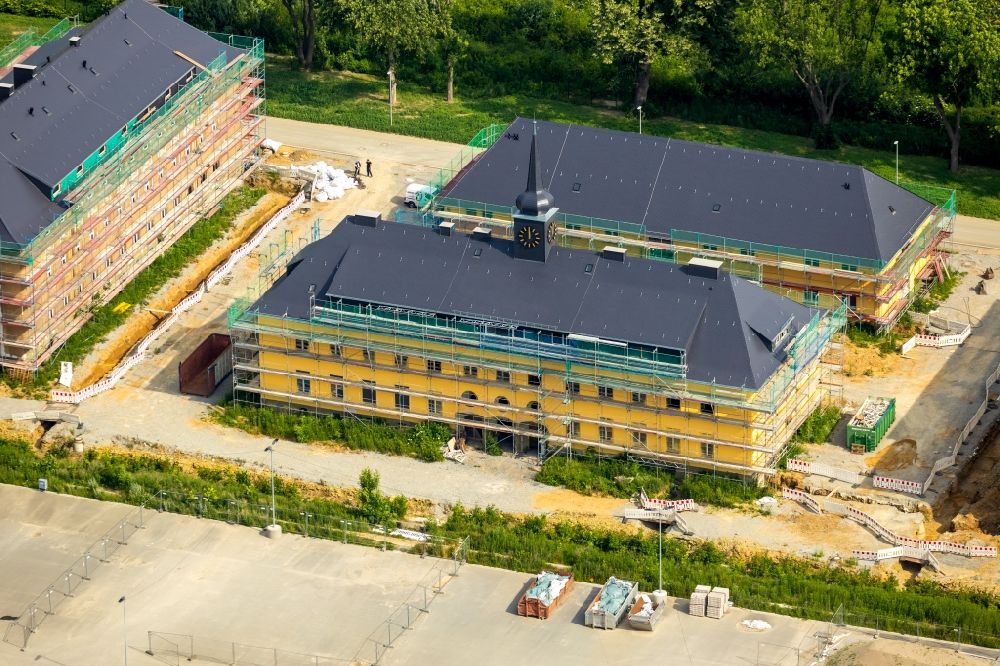 Soest aus der Vogelperspektive: Konversions- Baustelle Gebäudekomplex der ehemaligen Militär- Kaserne in Soest im Bundesland Nordrhein-Westfalen, Deutschland