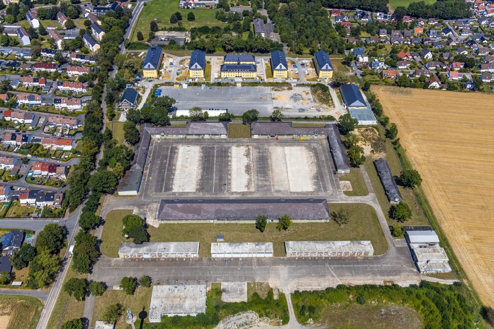 Soest von oben - Konversions- Baustelle Gebäudekomplex der ehemaligen Militär- Kaserne in Soest im Bundesland Nordrhein-Westfalen, Deutschland