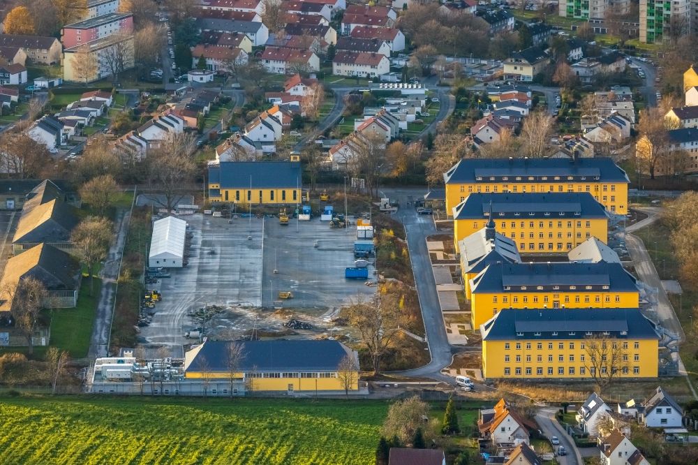 Soest von oben - Konversions- Baustelle Gebäudekomplex der ehemaligen Militär- Kaserne in Soest im Bundesland Nordrhein-Westfalen, Deutschland