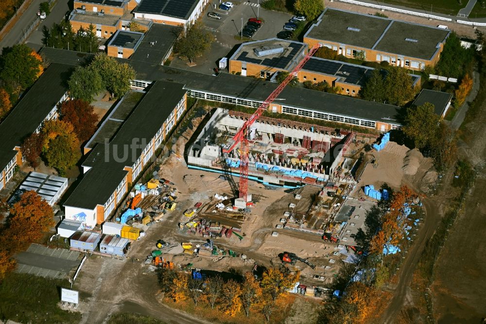 Luftbild Mannheim - Konversions- Baustelle auf dem Gelände der ehemaligen SULLIVAN US-Kasernen mit Neubau einer Schule in Mannheim im Bundesland Baden-Württemberg, Deutschland