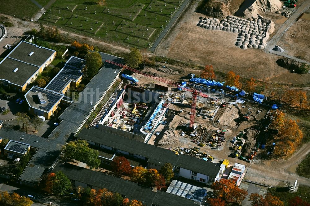 Luftaufnahme Mannheim - Konversions- Baustelle auf dem Gelände der ehemaligen SULLIVAN US-Kasernen mit Neubau einer Schule in Mannheim im Bundesland Baden-Württemberg, Deutschland