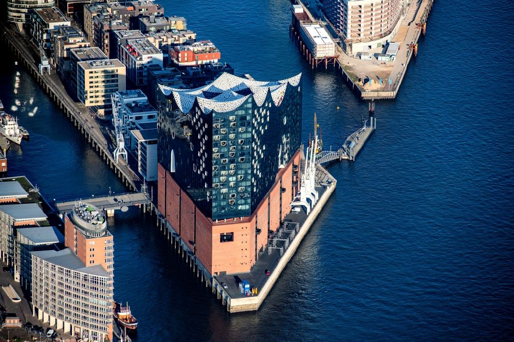 Luftaufnahme Hamburg - Konzerthaus Elbphilharmonie in der Hafencity in Hamburg, Deutschland