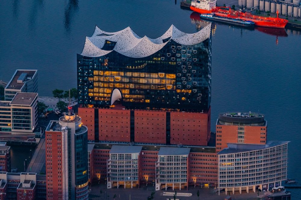 Hamburg von oben - Konzerthaus Elbphilharmonie in der Hafencity in Hamburg, Deutschland