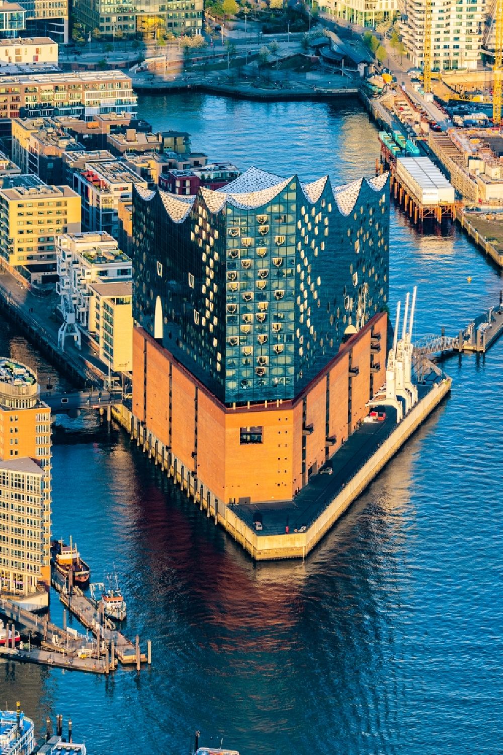 Luftaufnahme Hamburg - Konzerthaus Elbphilharmonie in Hamburg