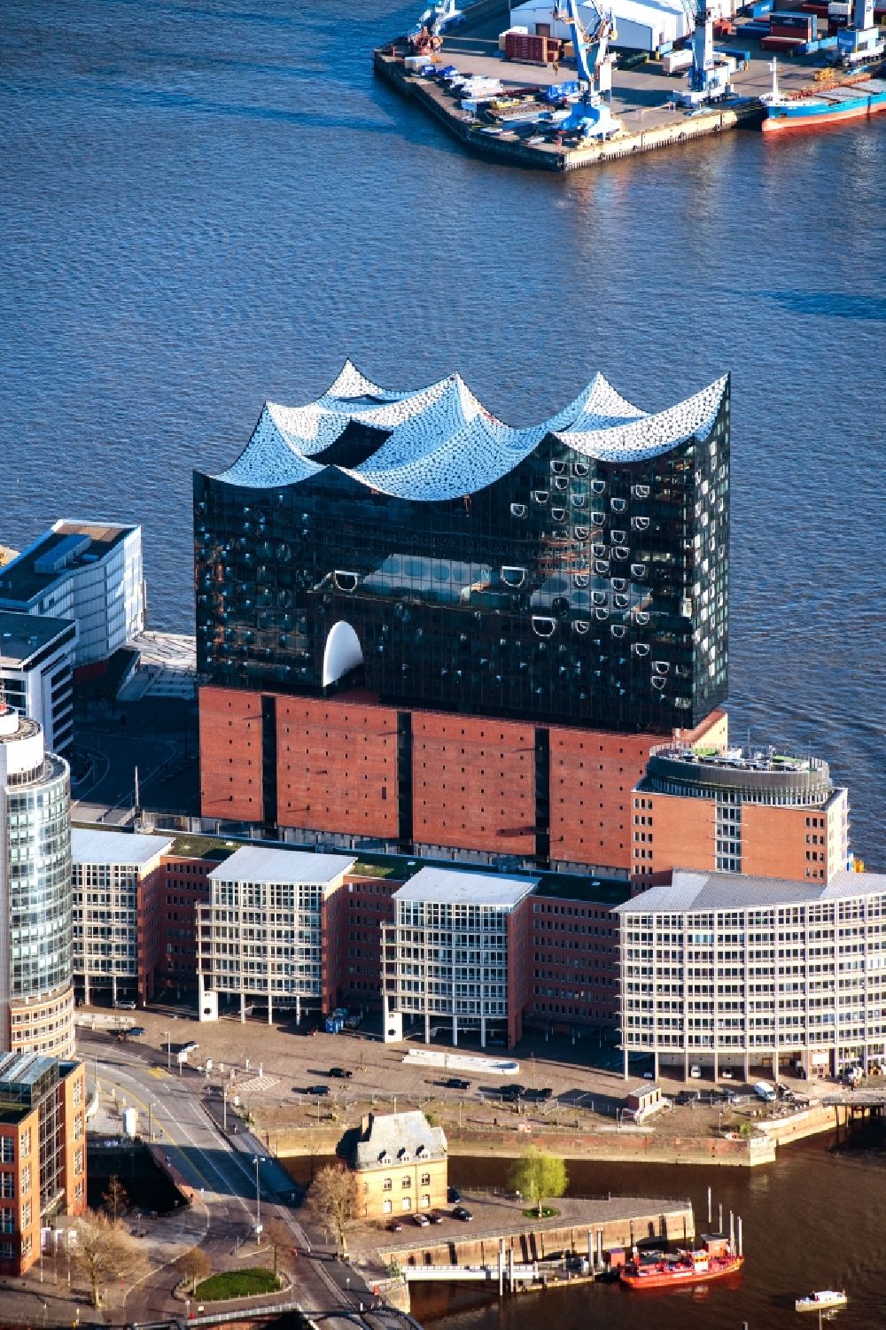 Hamburg von oben - Konzerthaus Elbphilharmonie in Hamburg