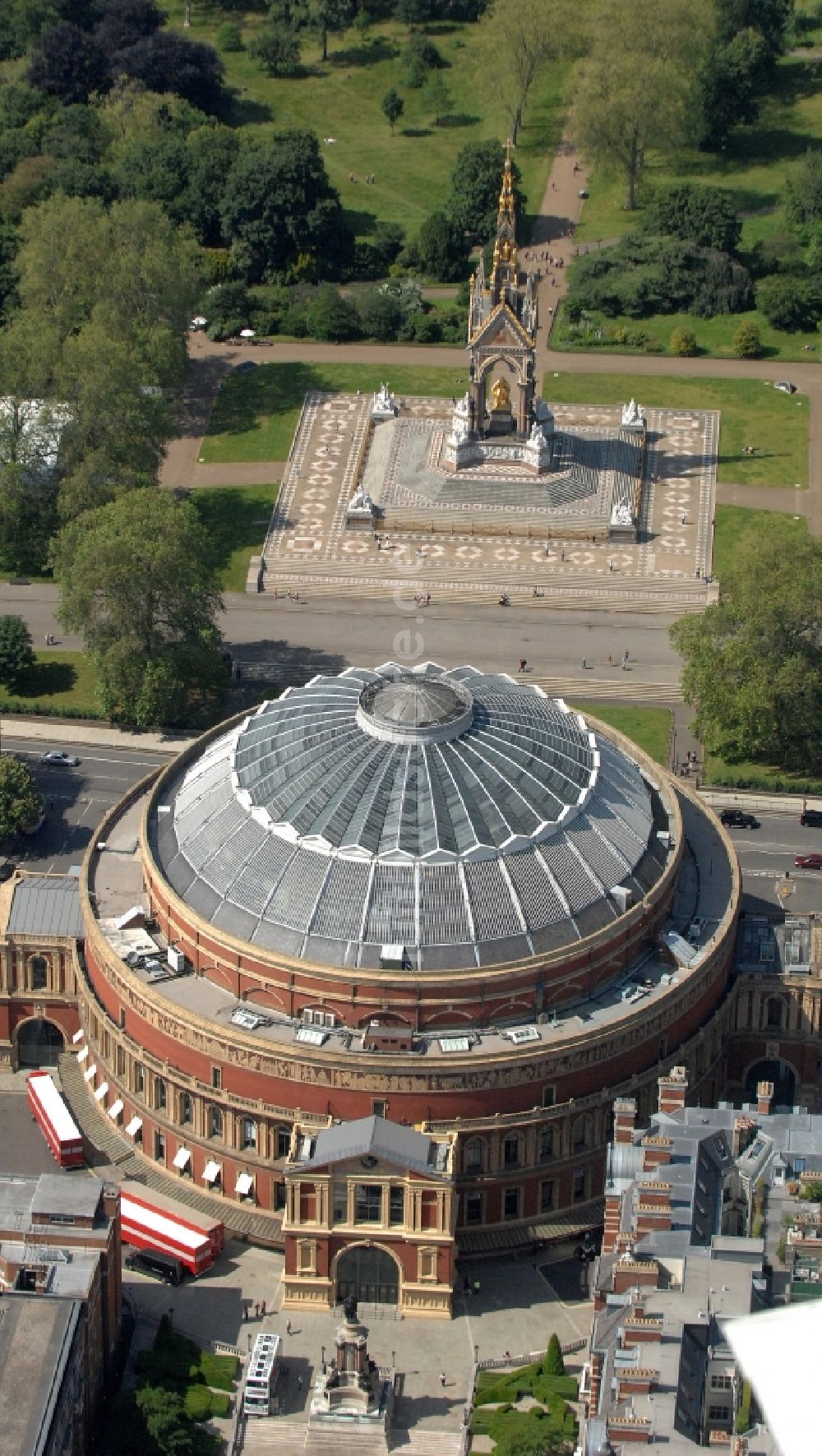 London von oben - Konzerthaus / Veranstaltungshalle Royal Albert Hall of Arts and Sciences in London