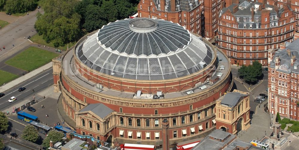 London aus der Vogelperspektive: Konzerthaus / Veranstaltungshalle Royal Albert Hall of Arts and Sciences in London