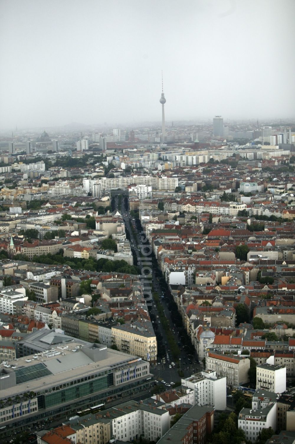Luftbild Berlin - Kottbusser Damm im Stadtteil Kreuzberg von Berlin