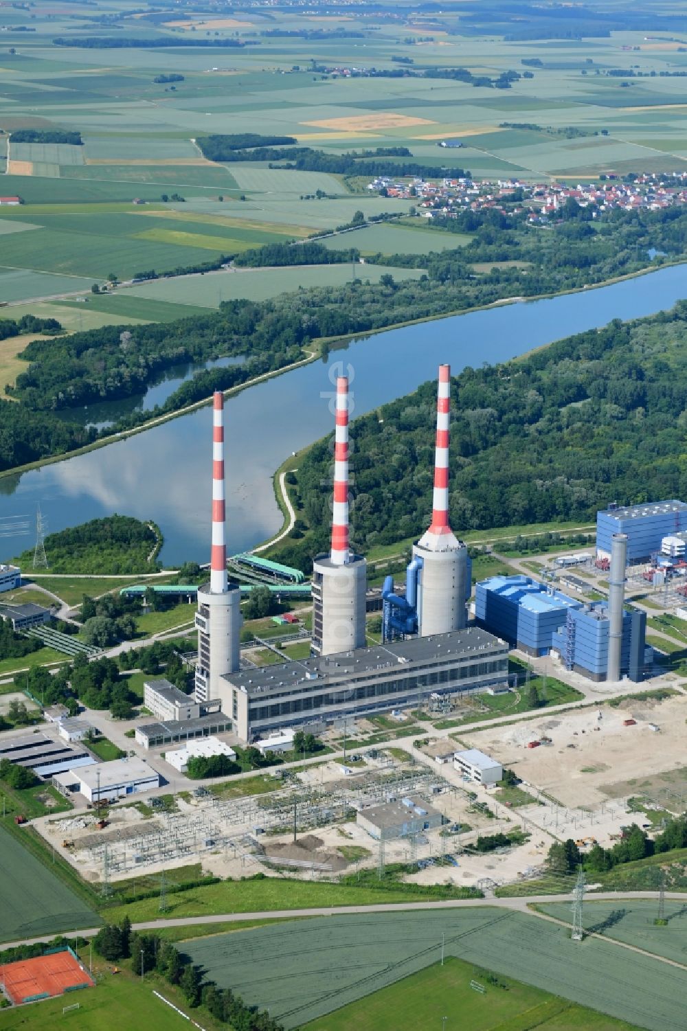 Luftaufnahme Irsching - Kraftwerksanlagen des Heizkraftwerkes Irsching der Uniper SE in Irsching im Bundesland Bayern, Deutschland