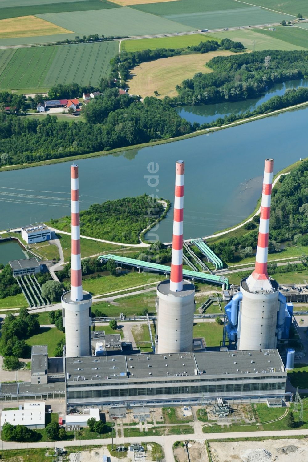Irsching aus der Vogelperspektive: Kraftwerksanlagen des Heizkraftwerkes Irsching der Uniper SE in Irsching im Bundesland Bayern, Deutschland