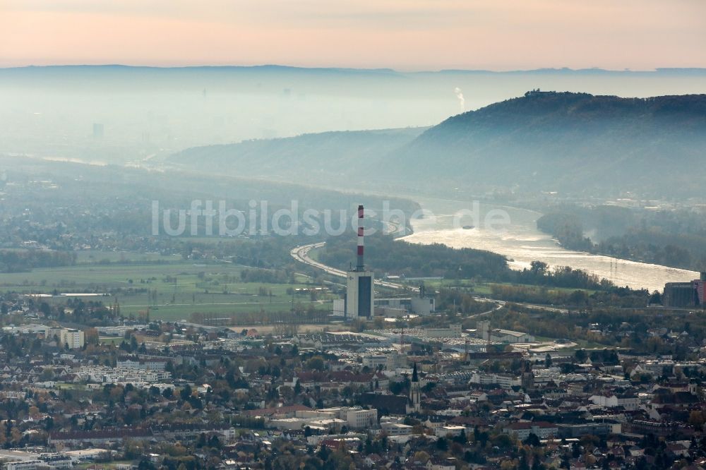 Luftbild Korneuburg - Kraftwerksanlagen des Heizkraftwerkes Korneuburg im Süden von Korneuburg in Niederösterreich, Österreich