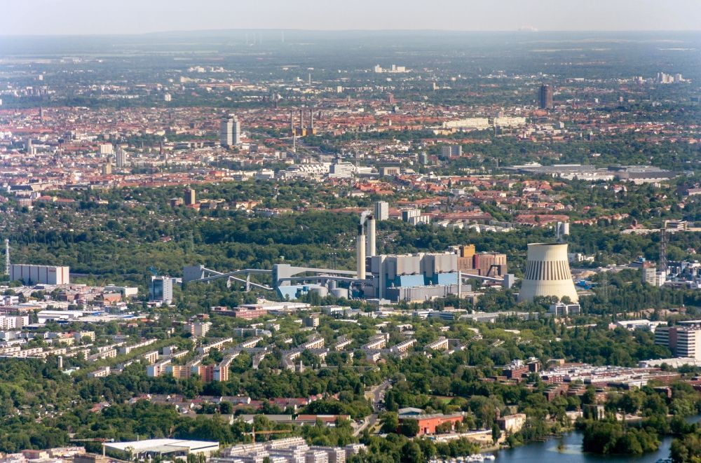 Berlin aus der Vogelperspektive: Kraftwerksanlagen des Heizkraftwerkes - Kraftwerk Reuter West Großer Spreering in Berlin, Deutschland