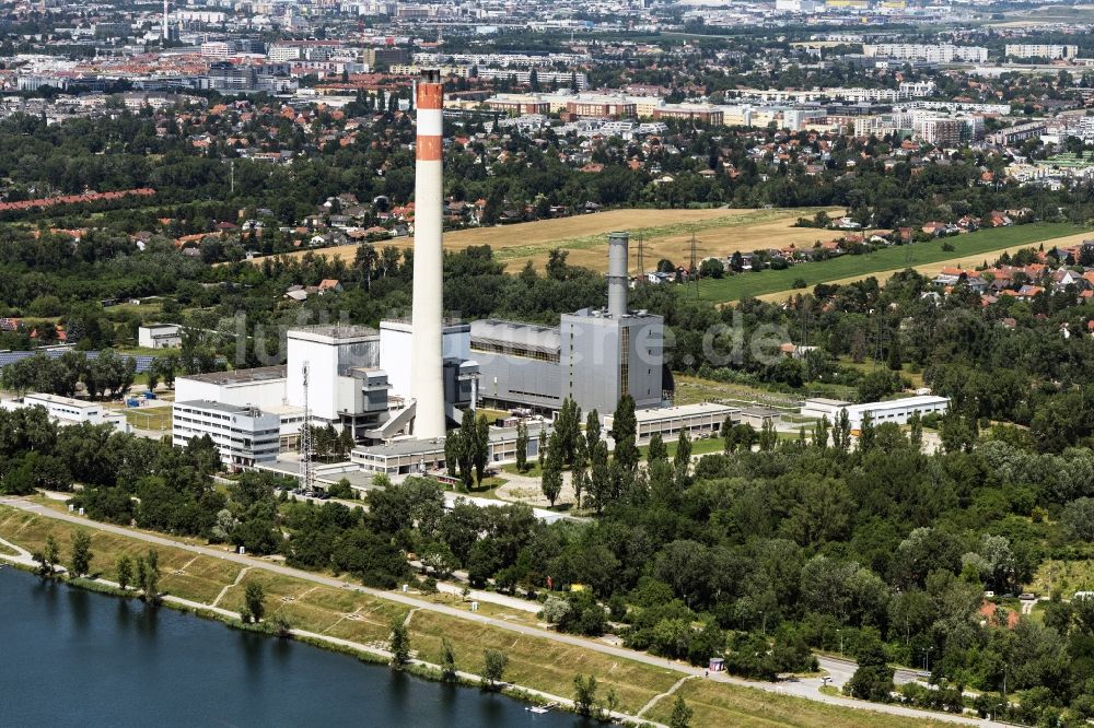 Wien aus der Vogelperspektive: Kraftwerksanlagen des Heizkraftwerkes KWK-Kraftwek Donaustadt in Wien in Österreich