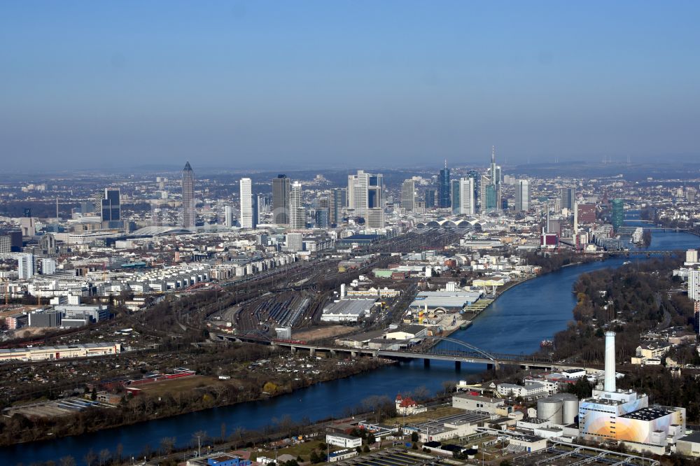 Luftbild Frankfurt am Main - Kraftwerksanlagen des Heizkraftwerkes Mainova in Frankfurt am Main im Bundesland Hessen, Deutschland