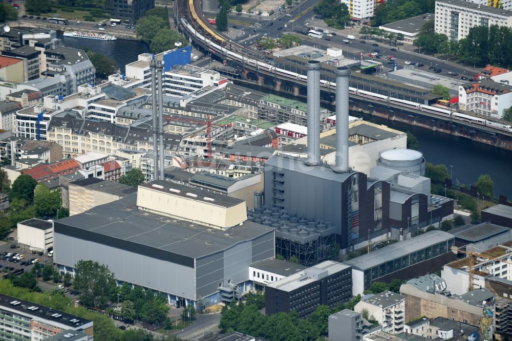 Luftbild Berlin - Kraftwerksanlagen des Heizkraftwerkes Mitte und Veranstaltungshalle des Veranstalters Kraftwerk Berlin GmbH in Berlin