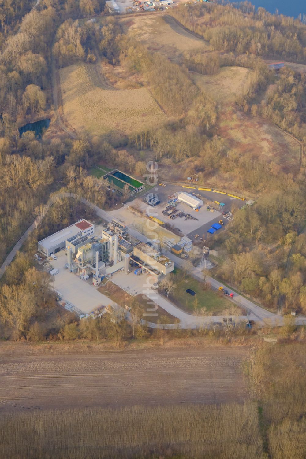 Luftaufnahme Landshut - Kraftwerksanlagen des Heizkraftwerkes der Müllverbrennungsanlage und Biomasseheizkraftwerk in Landshut im Bundesland Bayern, Deutschland
