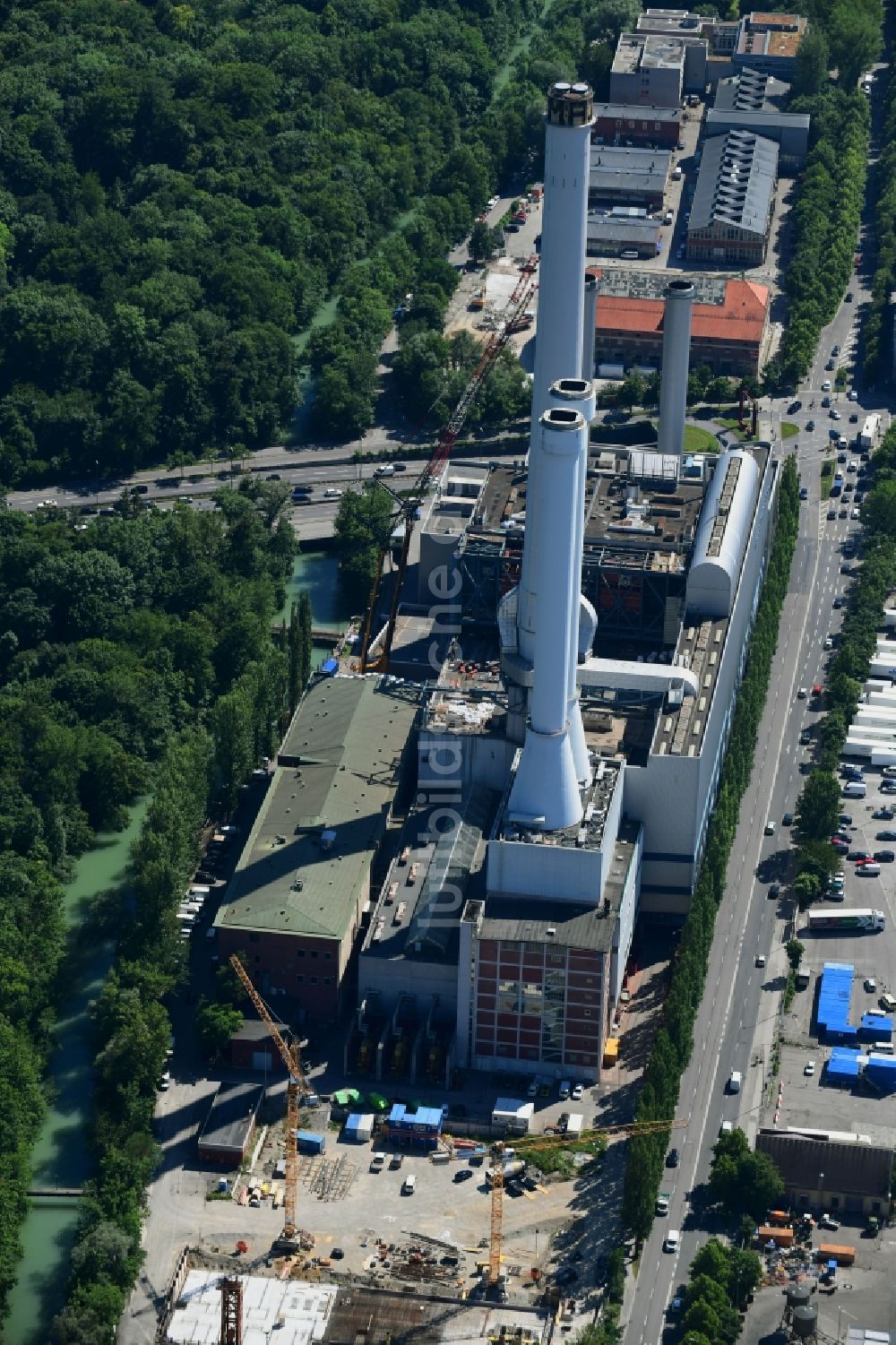 Luftbild München - Kraftwerksanlagen des Heizkraftwerkes Süd in München Sendling im Bundesland Bayern