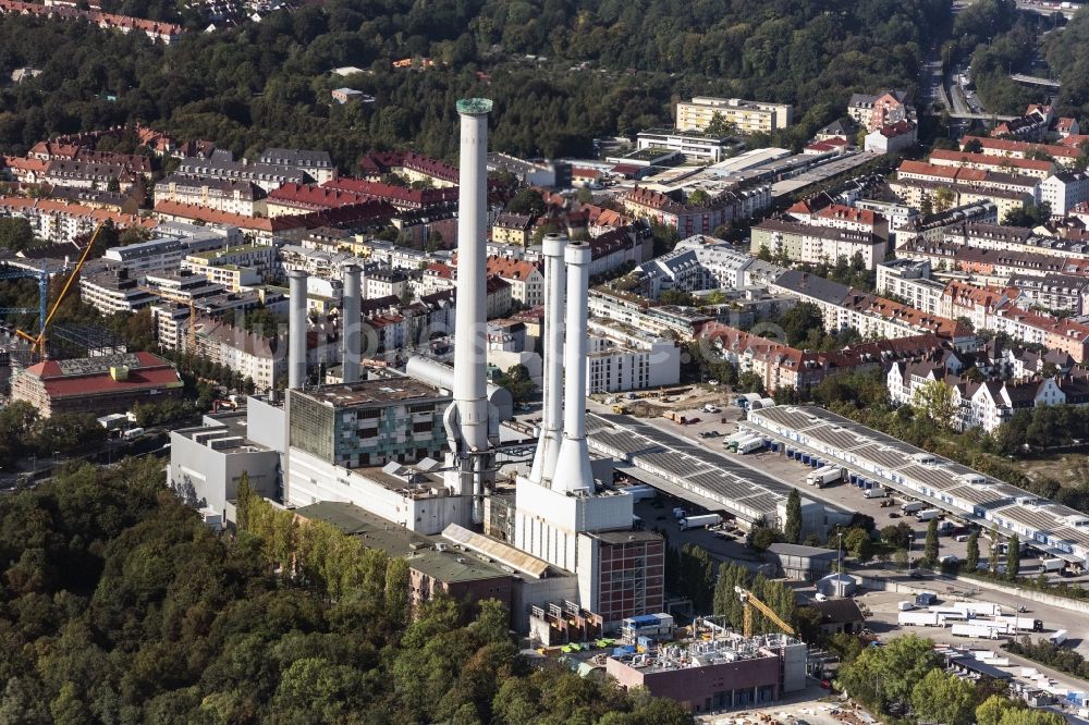 Luftaufnahme München - Kraftwerksanlagen des Heizkraftwerkes Süd in München Sendling im Bundesland Bayern