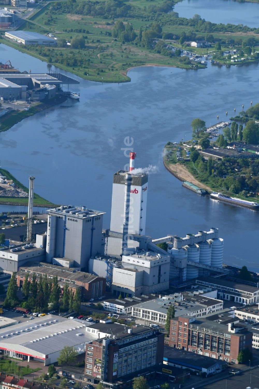 Bremen aus der Vogelperspektive: Kraftwerksanlagen des Heizkraftwerkes der swb Erzeugung AG & Co. KG Heizkraftwerk Hastedt in Bremen, Deutschland