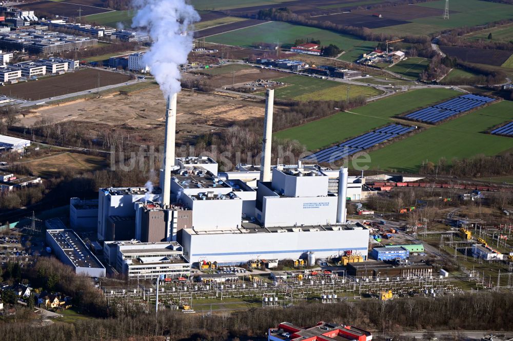 München aus der Vogelperspektive: Kraftwerksanlagen des Heizkraftwerkes SWM Heizkraftwerk Nord in Unterföhring im Bundesland Bayern