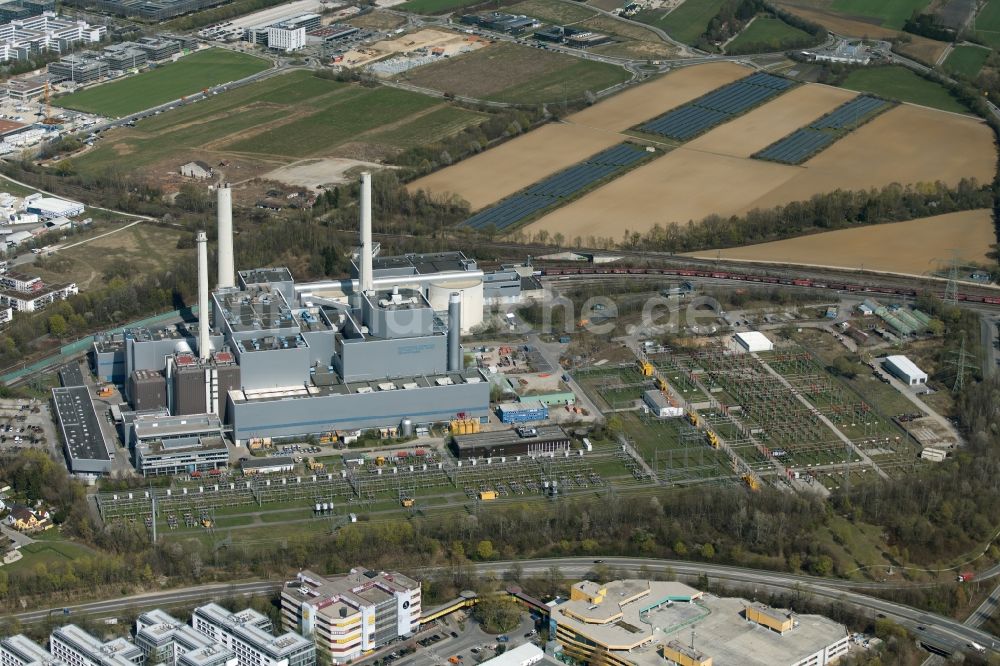 Unterföhring aus der Vogelperspektive: Kraftwerksanlagen des Heizkraftwerkes SWM Heizkraftwerk Nord in Unterföhring im Bundesland Bayern, Deutschland