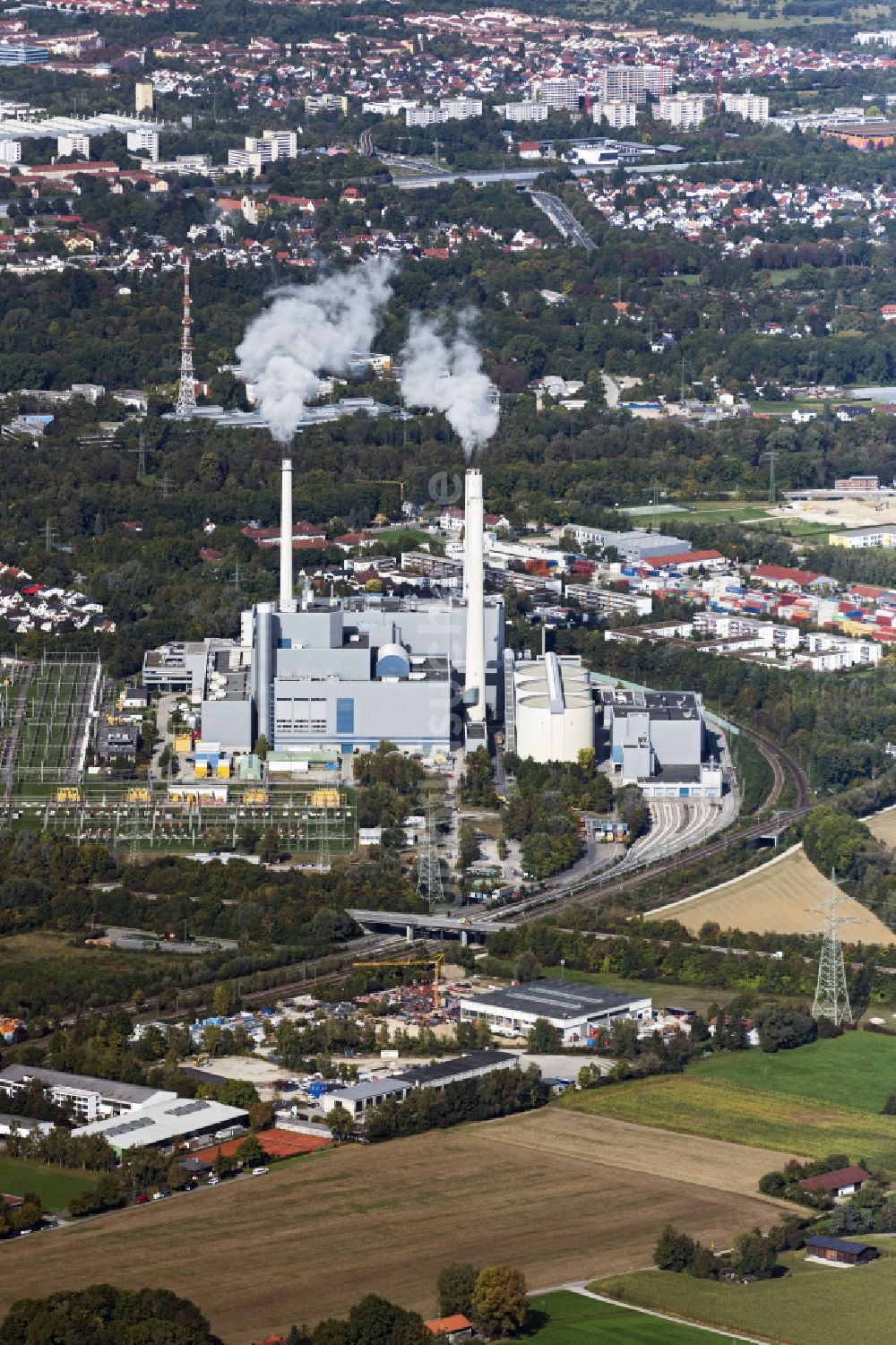 Luftbild Unterföhring - Kraftwerksanlagen des Heizkraftwerkes SWM Heizkraftwerk Nord in Unterföhring im Bundesland Bayern, Deutschland