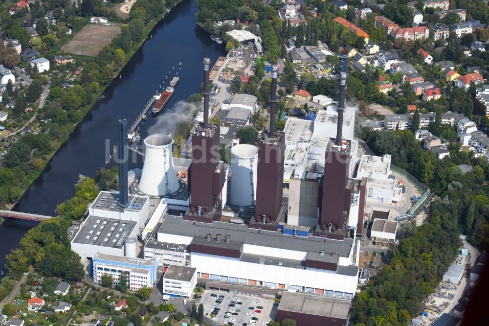 Luftbild Berlin - Kraftwerksanlagen des Heizkraftwerkes Vattenfall Heizkraftwerk Lichterfelde am Ostpreußendamm in Berlin, Deutschland