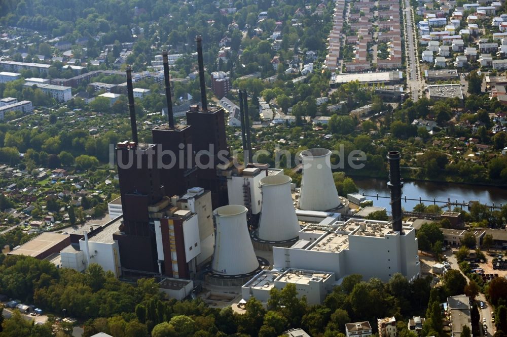 Luftaufnahme Berlin - Kraftwerksanlagen des Heizkraftwerkes Vattenfall Heizkraftwerk Lichterfelde am Ostpreußendamm in Berlin, Deutschland