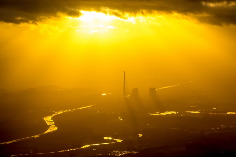 Bergkamen aus der Vogelperspektive: Kraftwerksanlagen des Kohle- Heizkraftwerkes in Bergkamen im Bundesland Nordrhein-Westfalen