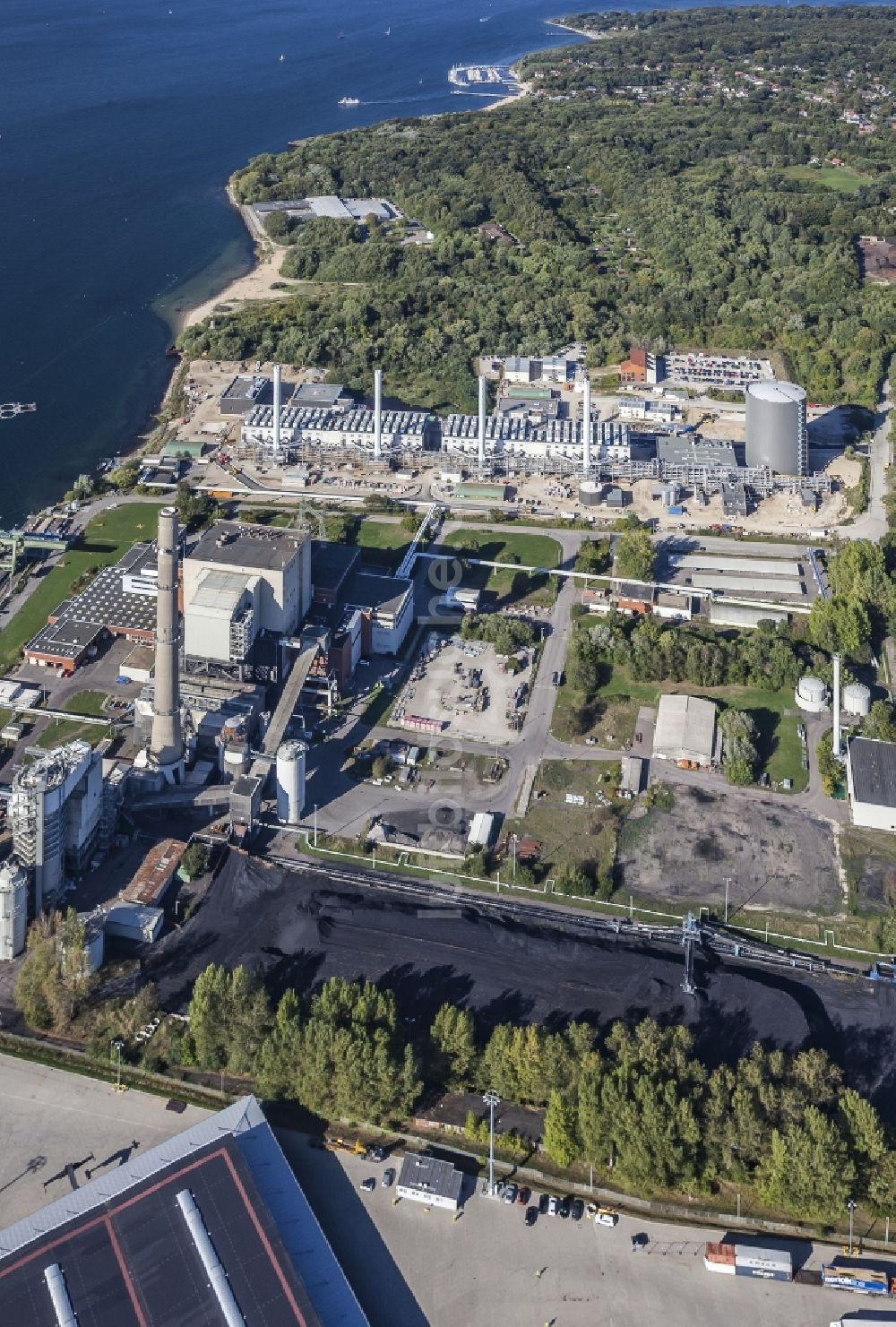 Kiel aus der Vogelperspektive: Kraftwerksanlagen des Kohle- Heizkraftwerkes in Kiel im Bundesland Schleswig-Holstein, Deutschland