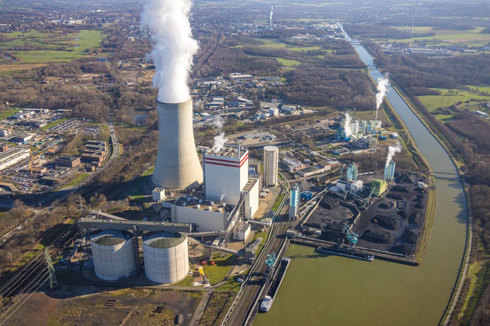 Luftaufnahme Lünen - Kraftwerksanlagen des Kohle- Heizkraftwerkes Kohlekraftwerk in Lünen im Bundesland Nordrhein-Westfalen - NRW, Deutschland