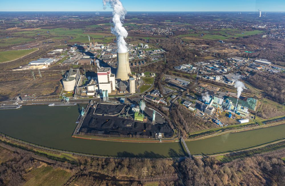 Lünen von oben - Kraftwerksanlagen des Kohle- Heizkraftwerkes Kohlekraftwerk in Lünen im Bundesland Nordrhein-Westfalen - NRW, Deutschland