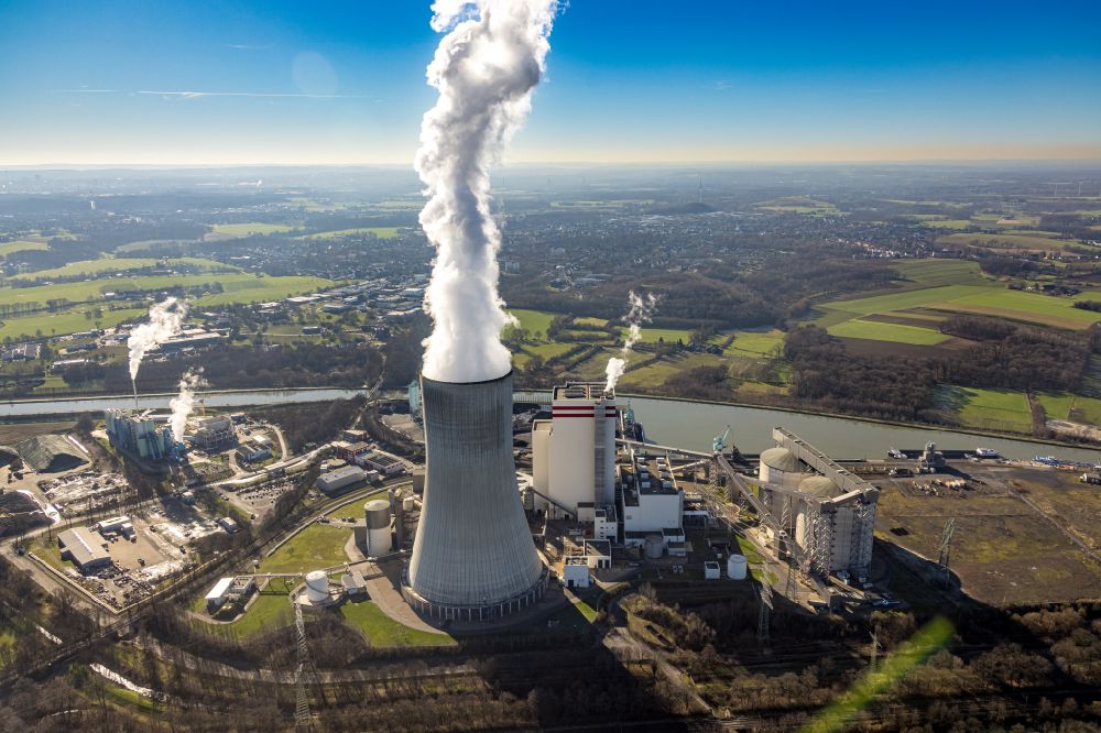 Luftaufnahme Lünen - Kraftwerksanlagen des Kohle- Heizkraftwerkes Kohlekraftwerk in Lünen im Bundesland Nordrhein-Westfalen - NRW, Deutschland
