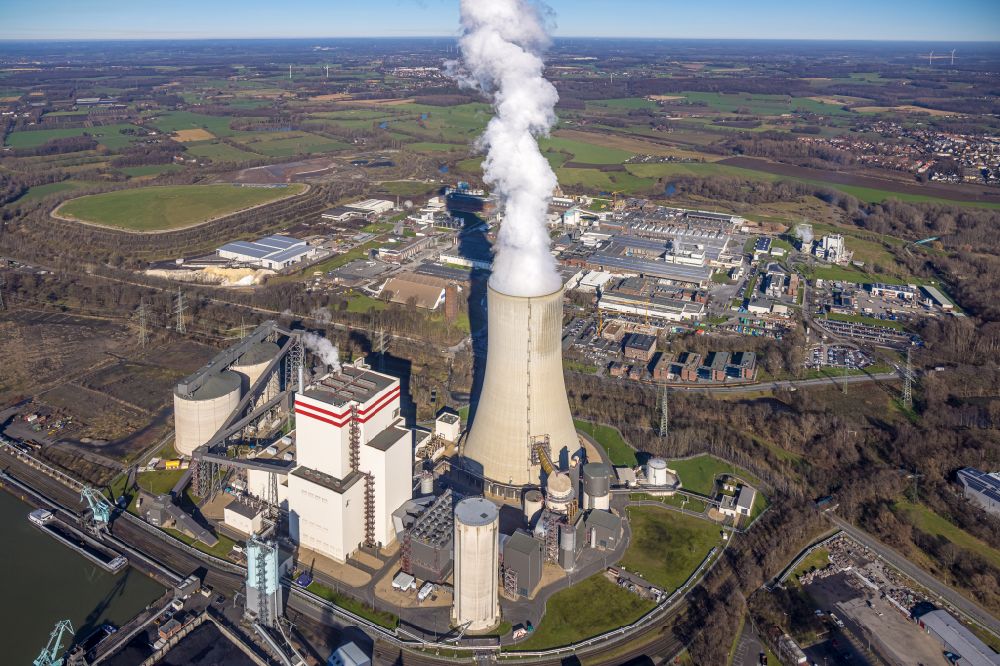 Lünen aus der Vogelperspektive: Kraftwerksanlagen des Kohle- Heizkraftwerkes Kohlekraftwerk in Lünen im Bundesland Nordrhein-Westfalen - NRW, Deutschland