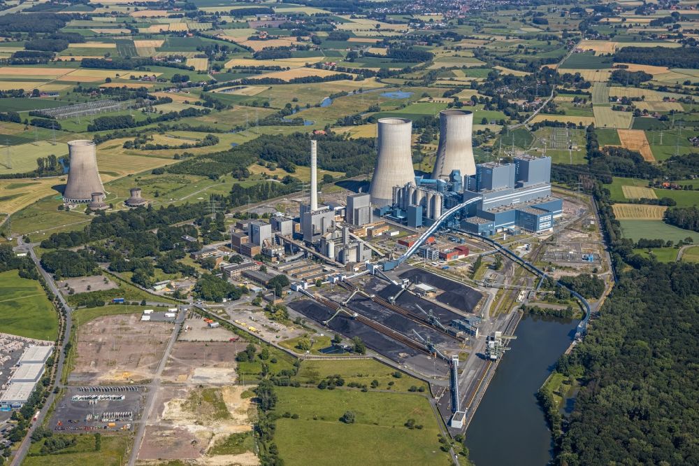 Hamm von oben - Kraftwerksanlagen des Kohle- Heizkraftwerkes der RWE Power im Stadtteil Schmehausen in Hamm im Bundesland Nordrhein-Westfalen