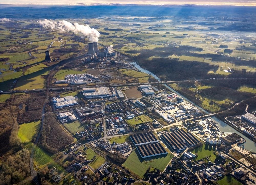 Hamm aus der Vogelperspektive: Kraftwerksanlagen des Kohle- Heizkraftwerkes der RWE Power im Stadtteil Schmehausen in Hamm im Bundesland Nordrhein-Westfalen