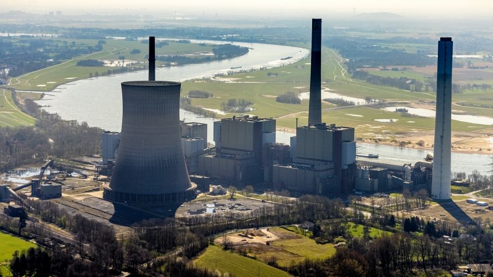 Möllen aus der Vogelperspektive: Kraftwerksanlagen des Kohle- Heizkraftwerkes der Steag Energy Services GmbH in Möllen im Bundesland Nordrhein-Westfalen