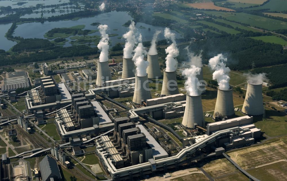 Luftaufnahme Jänschwalde - Kraftwerksanlagen des Vattenfall- Kohle- Heizkraftwerkes in Jänschwalde im Bundesland Brandenburg