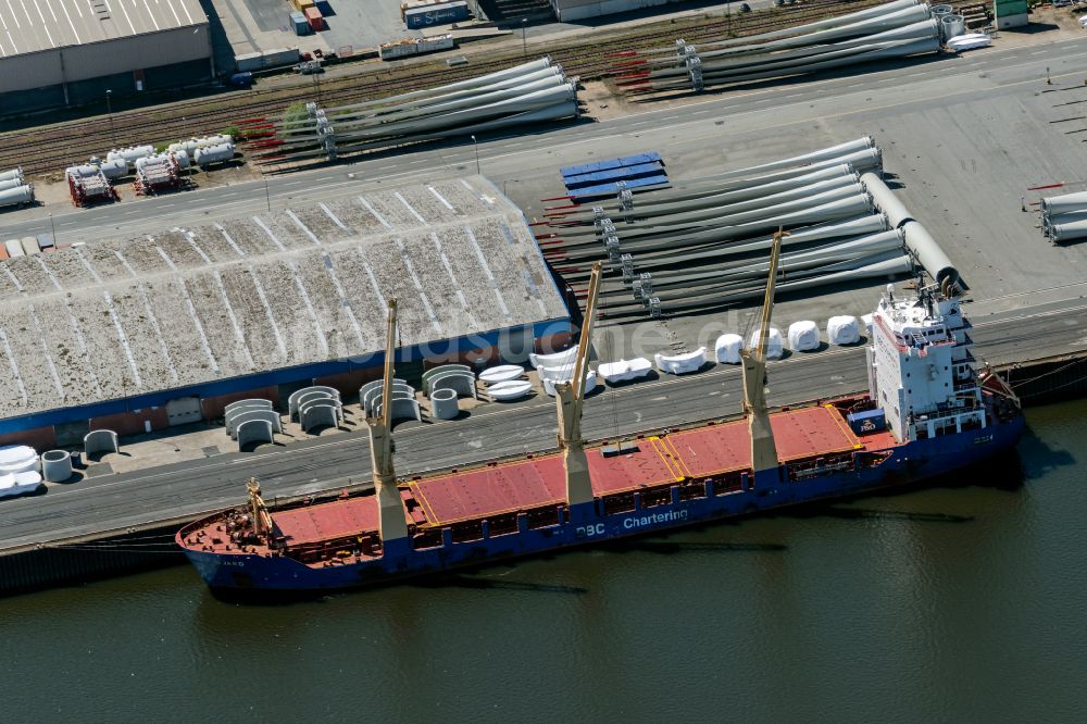 Bremen von oben - Kranschiff ankernd am Offshore-Terminal Bremerhaven im Hafen in Bremen, Deutschland