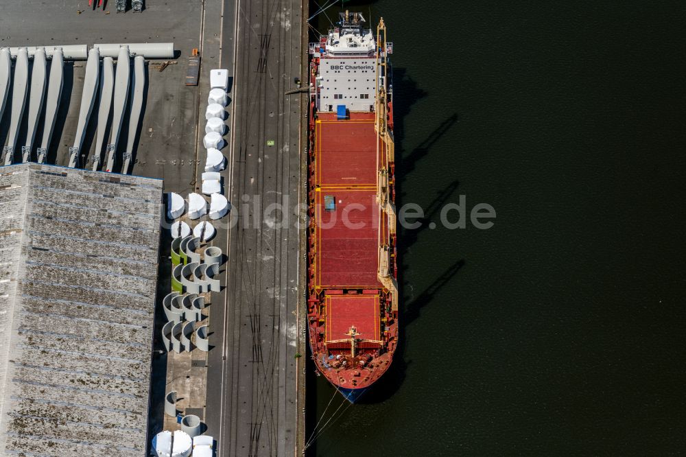Luftbild Bremen - Kranschiff ankernd am Offshore-Terminal Bremerhaven im Hafen in Bremen, Deutschland