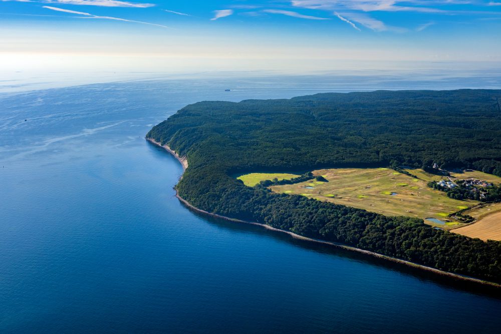 Luftbild Sassnitz - Kreidefelsen- Küsten- Landschaft an der Steilküste der Ostsee am Nationalpark Jasmund in Sassnitz im Bundesland Mecklenburg-Vorpommern, Deutschland