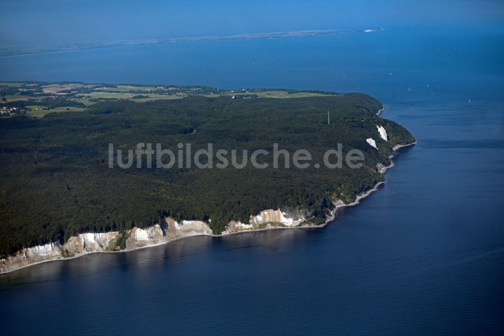 Stubbenkammer von oben - Kreidefelsen an der Steilküste der Ostsee in Stubbenkammer im Bundesland Mecklenburg-Vorpommern, Deutschland