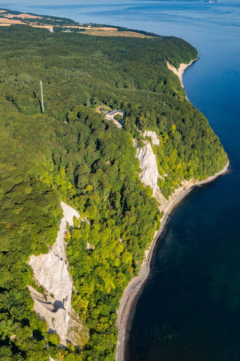 Stubbenkammer von oben - Kreidefelsen an der Steilküste der Ostsee in Stubbenkammer im Bundesland Mecklenburg-Vorpommern, Deutschland