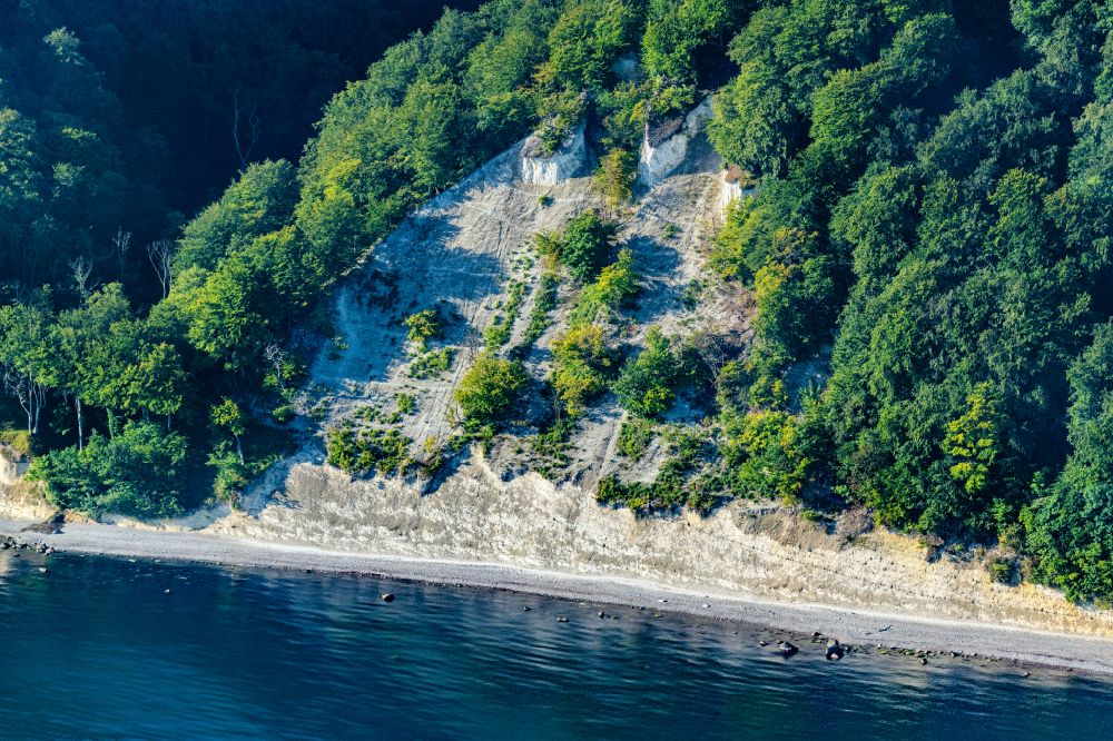 Luftbild Stubbenkammer - Kreidefelsen an der Steilküste der Ostsee in Stubbenkammer im Bundesland Mecklenburg-Vorpommern, Deutschland