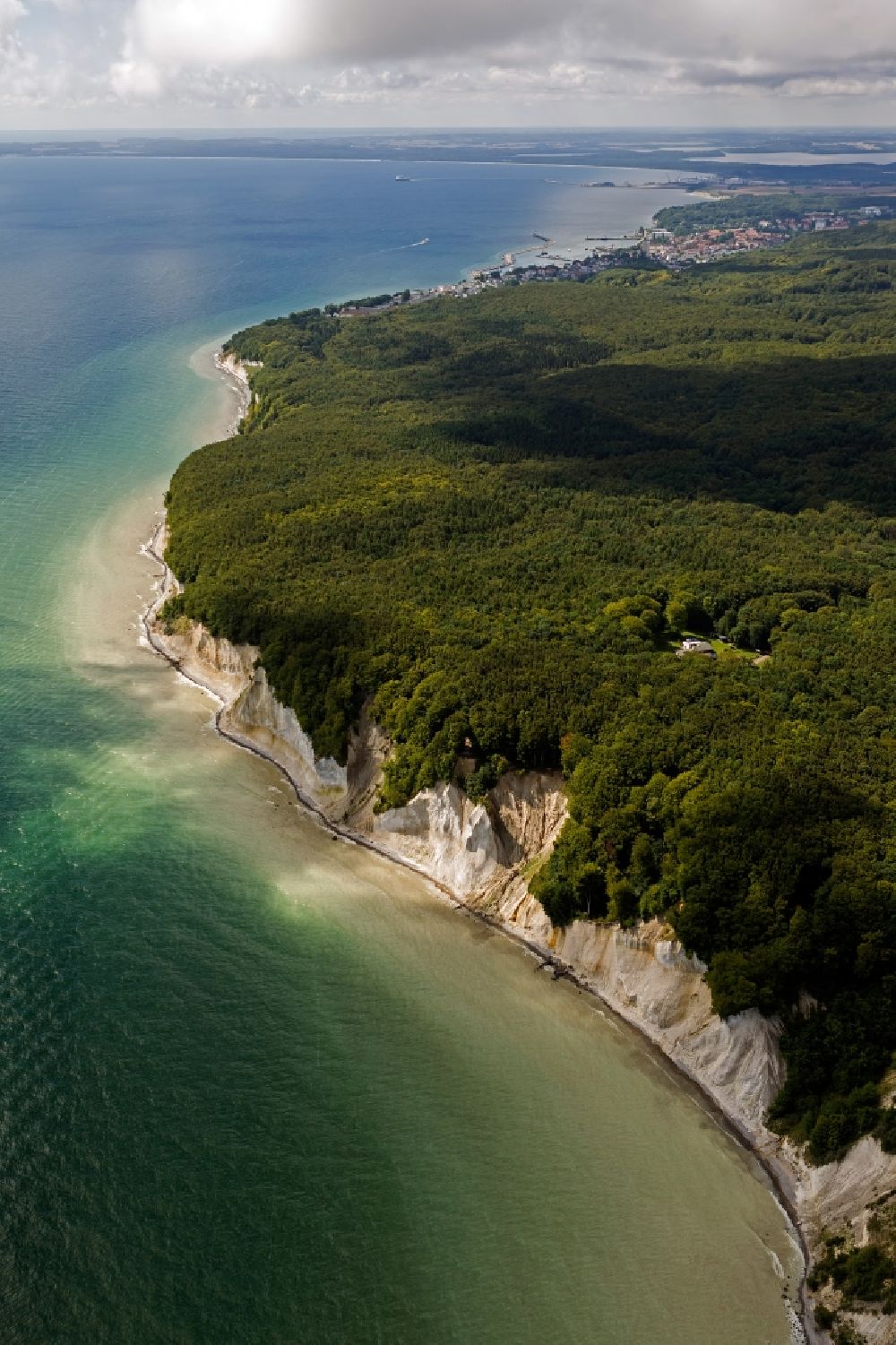 Sassnitz aus der Vogelperspektive: Kreideküste bei Sassnitz auf der Insel Rügen in Mecklenburg-Vorpommern